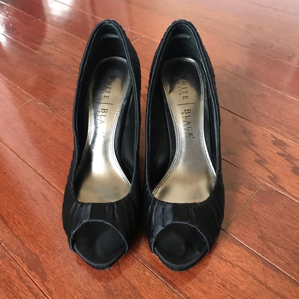 Size 6.5 White House Black Market satin heels